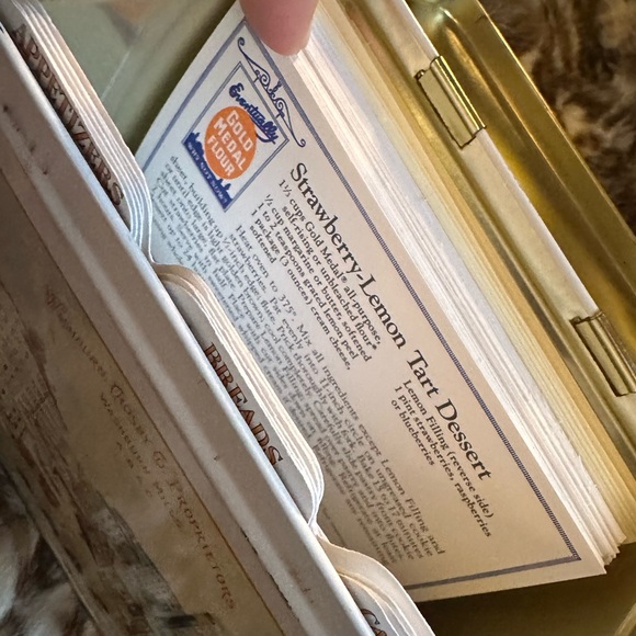 Vintage General Mills Washburn's Gold Medal Flour Recipe Box Tin - Picture 8 of 8